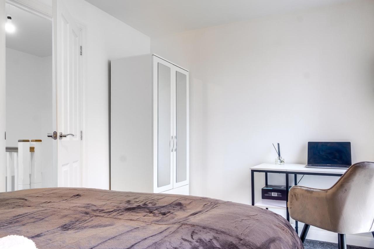 Luxury 2 Bed House City Centre ✘ Bbq & Garden ☆ Family Friendly→ Swingball & Outdoor Furniture - Free Parking → With 50 Inch Smart Tv, Free Netflix & Wifi ✘ Comfy Seating Area - By Maevela Birmingham Exteriör bild