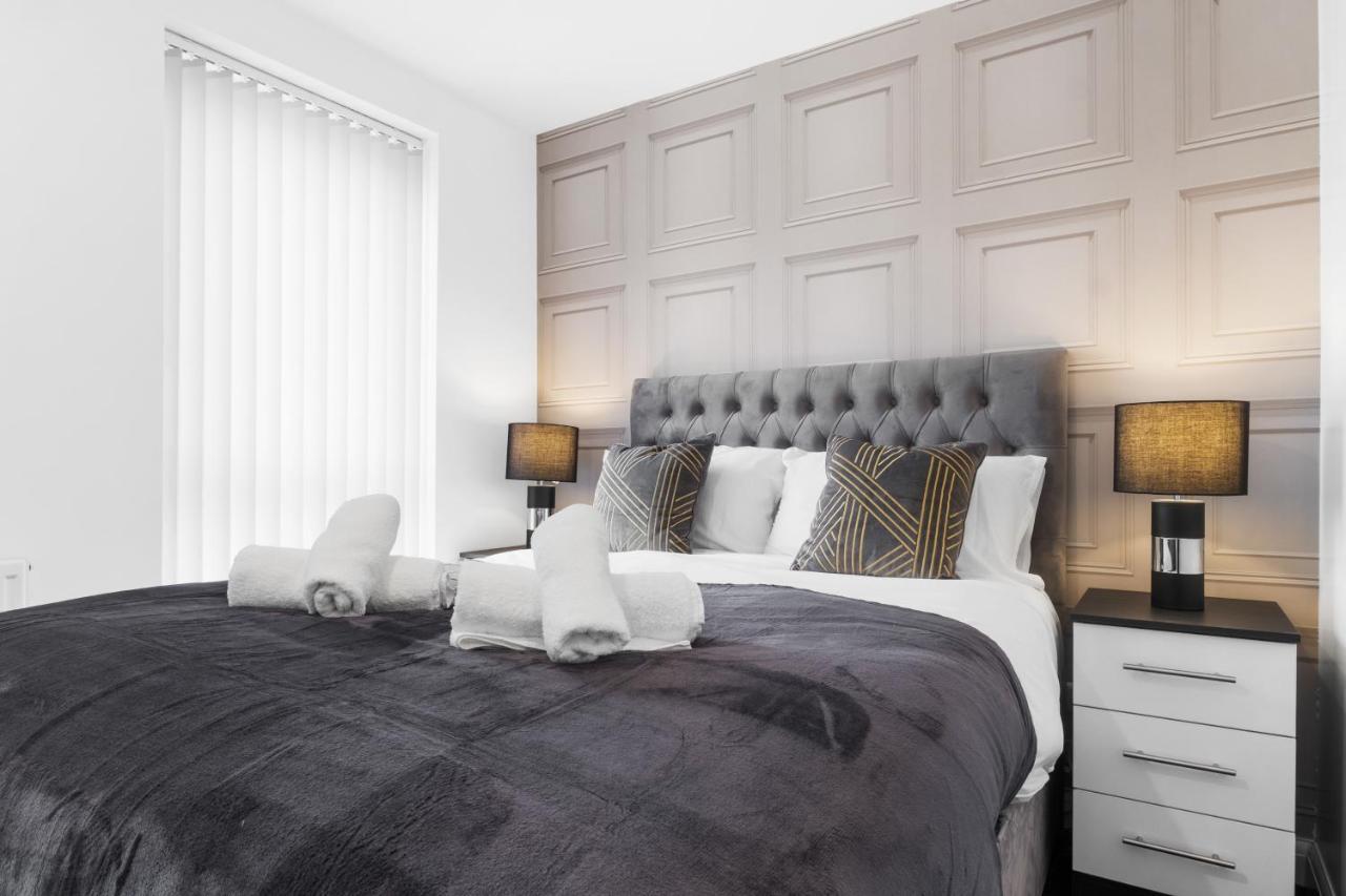 Luxury 2 Bed House City Centre ✘ Bbq & Garden ☆ Family Friendly→ Swingball & Outdoor Furniture - Free Parking → With 50 Inch Smart Tv, Free Netflix & Wifi ✘ Comfy Seating Area - By Maevela Birmingham Exteriör bild