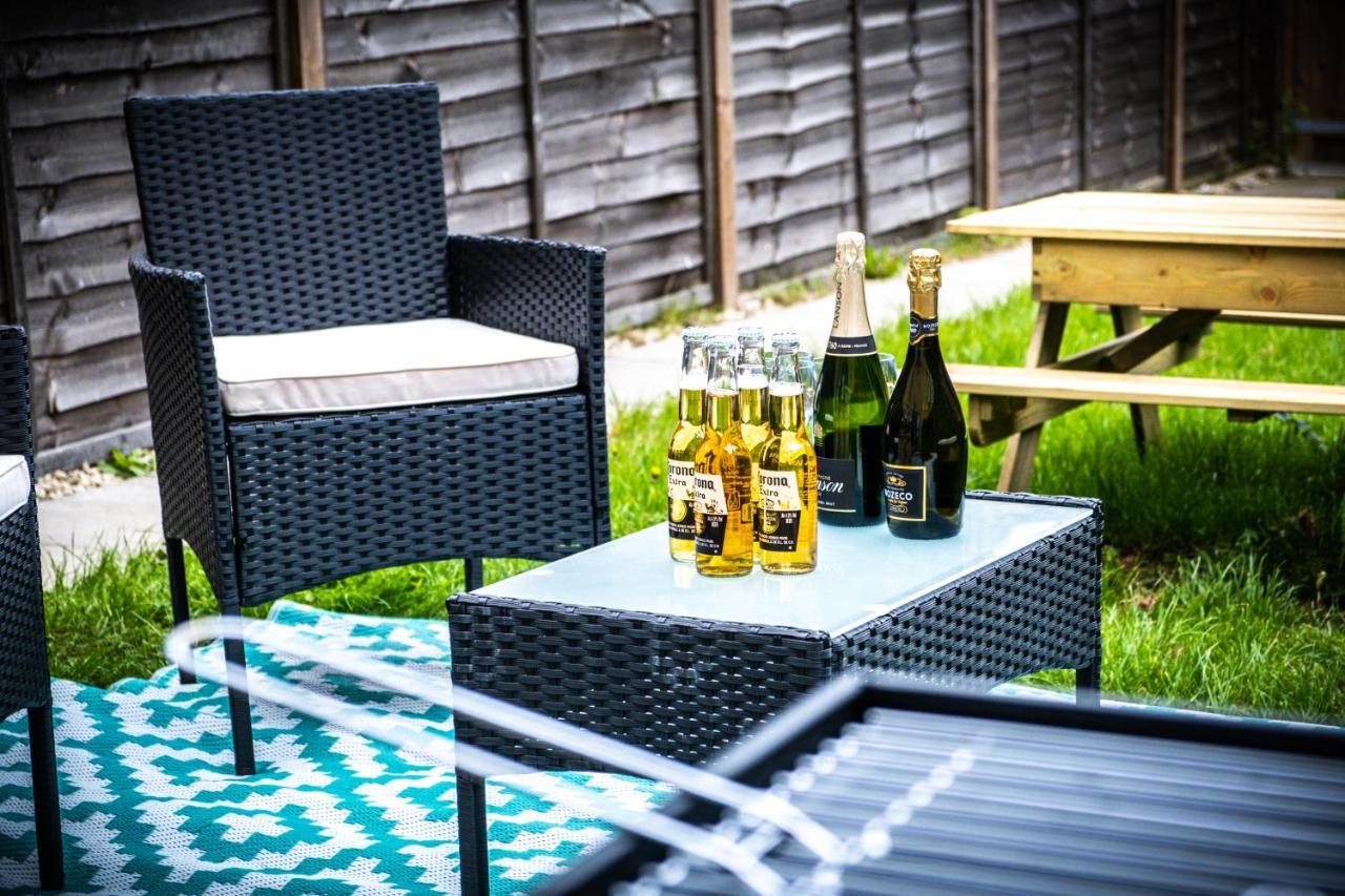 Luxury 2 Bed House City Centre ✘ Bbq & Garden ☆ Family Friendly→ Swingball & Outdoor Furniture - Free Parking → With 50 Inch Smart Tv, Free Netflix & Wifi ✘ Comfy Seating Area - By Maevela Birmingham Exteriör bild