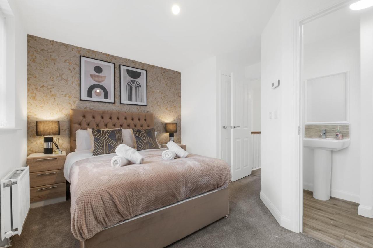 Luxury 2 Bed House City Centre ✘ Bbq & Garden ☆ Family Friendly→ Swingball & Outdoor Furniture - Free Parking → With 50 Inch Smart Tv, Free Netflix & Wifi ✘ Comfy Seating Area - By Maevela Birmingham Exteriör bild