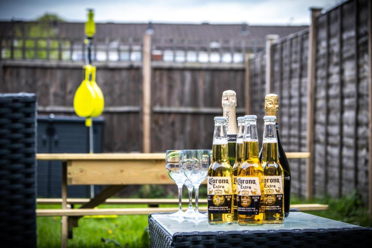 Luxury 2 Bed House City Centre ✘ Bbq & Garden ☆ Family Friendly→ Swingball & Outdoor Furniture - Free Parking → With 50 Inch Smart Tv, Free Netflix & Wifi ✘ Comfy Seating Area - By Maevela Birmingham Exteriör bild