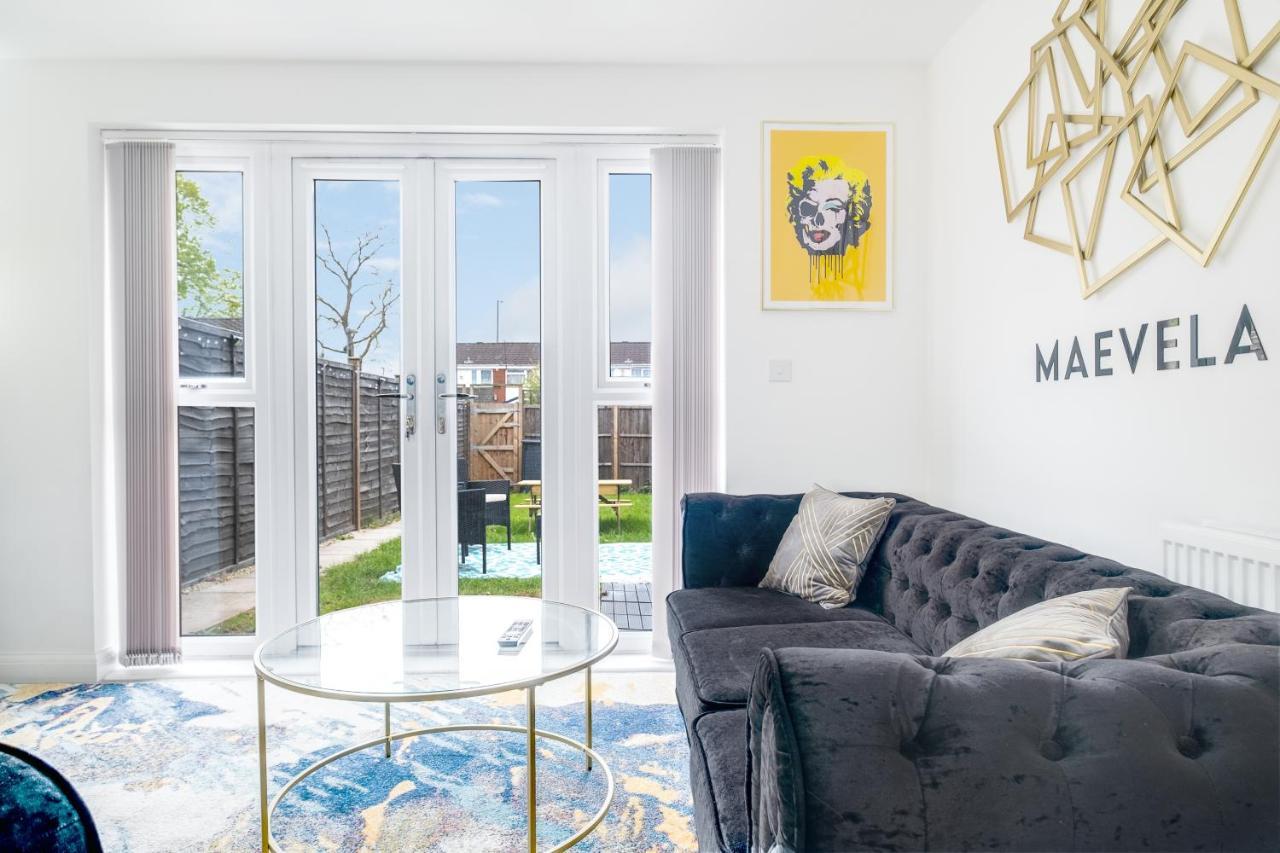 Luxury 2 Bed House City Centre ✘ Bbq & Garden ☆ Family Friendly→ Swingball & Outdoor Furniture - Free Parking → With 50 Inch Smart Tv, Free Netflix & Wifi ✘ Comfy Seating Area - By Maevela Birmingham Exteriör bild