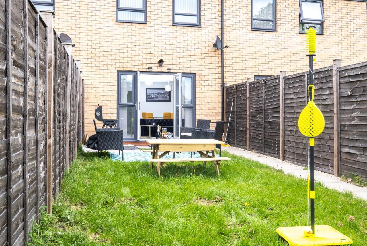 Luxury 2 Bed House City Centre ✘ Bbq & Garden ☆ Family Friendly→ Swingball & Outdoor Furniture - Free Parking → With 50 Inch Smart Tv, Free Netflix & Wifi ✘ Comfy Seating Area - By Maevela Birmingham Exteriör bild