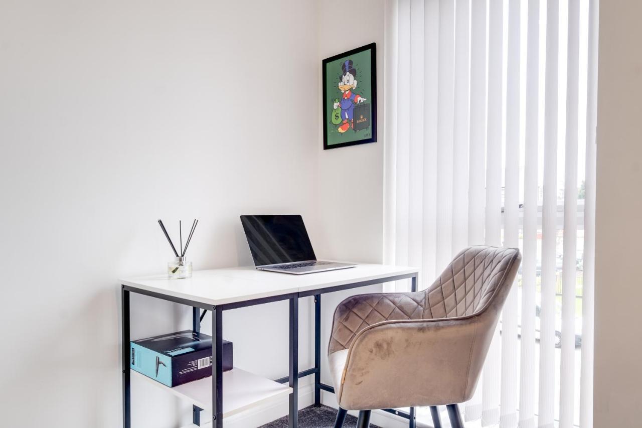 Luxury 2 Bed House City Centre ✘ Bbq & Garden ☆ Family Friendly→ Swingball & Outdoor Furniture - Free Parking → With 50 Inch Smart Tv, Free Netflix & Wifi ✘ Comfy Seating Area - By Maevela Birmingham Exteriör bild