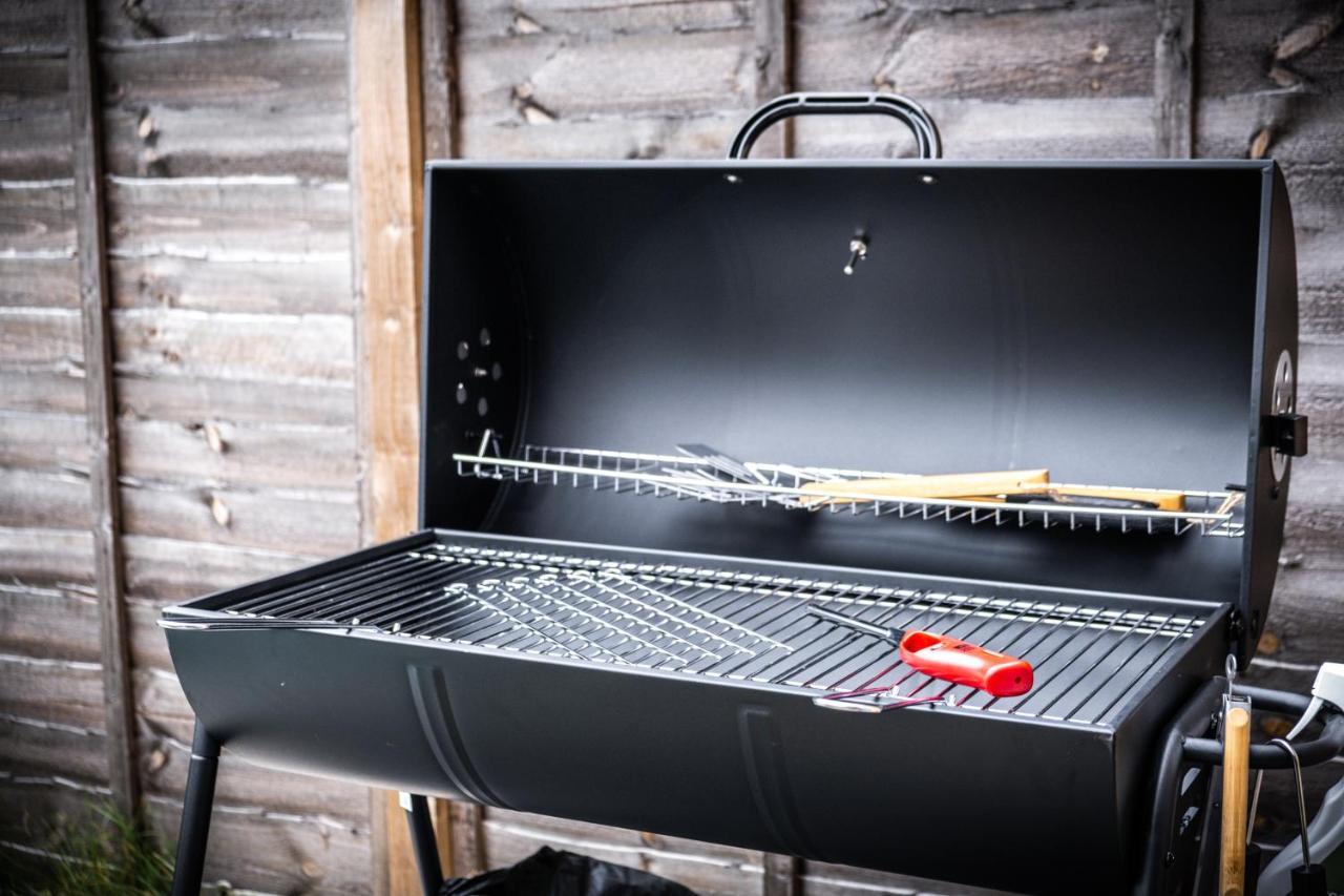Luxury 2 Bed House City Centre ✘ Bbq & Garden ☆ Family Friendly→ Swingball & Outdoor Furniture - Free Parking → With 50 Inch Smart Tv, Free Netflix & Wifi ✘ Comfy Seating Area - By Maevela Birmingham Exteriör bild