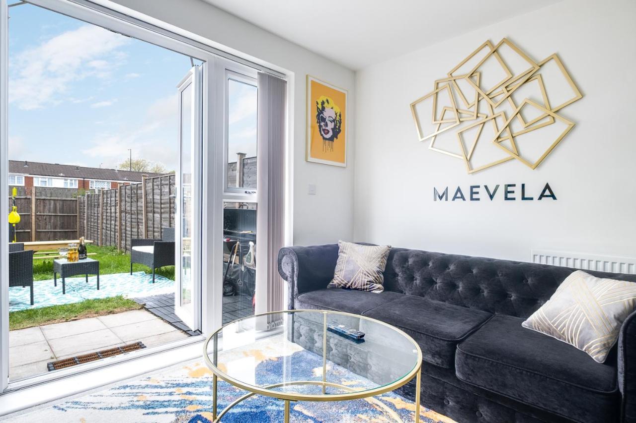 Luxury 2 Bed House City Centre ✘ Bbq & Garden ☆ Family Friendly→ Swingball & Outdoor Furniture - Free Parking → With 50 Inch Smart Tv, Free Netflix & Wifi ✘ Comfy Seating Area - By Maevela Birmingham Exteriör bild
