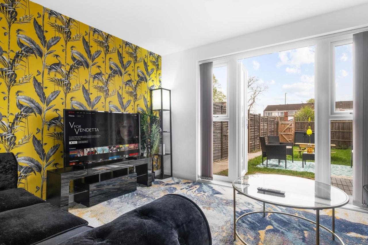 Luxury 2 Bed House City Centre ✘ Bbq & Garden ☆ Family Friendly→ Swingball & Outdoor Furniture - Free Parking → With 50 Inch Smart Tv, Free Netflix & Wifi ✘ Comfy Seating Area - By Maevela Birmingham Exteriör bild
