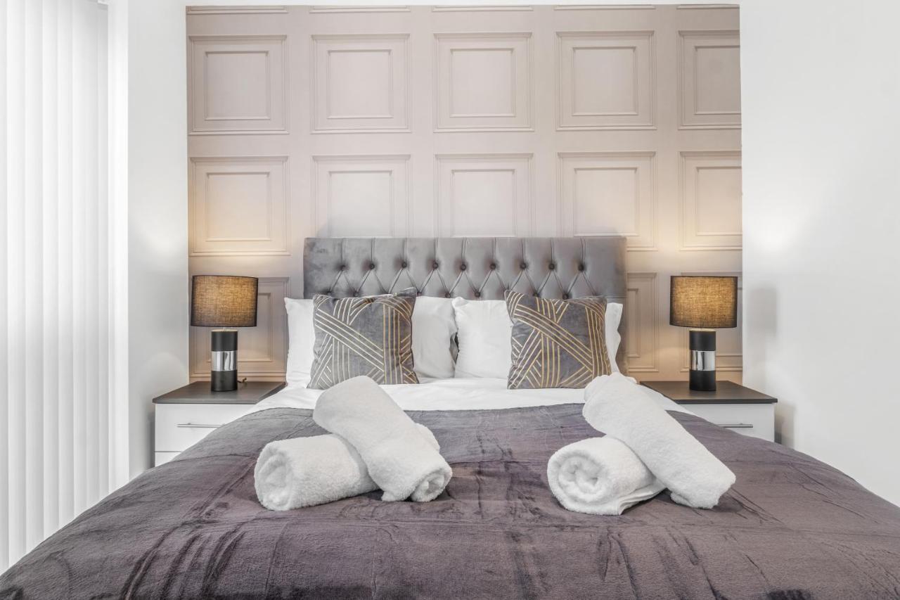 Luxury 2 Bed House City Centre ✘ Bbq & Garden ☆ Family Friendly→ Swingball & Outdoor Furniture - Free Parking → With 50 Inch Smart Tv, Free Netflix & Wifi ✘ Comfy Seating Area - By Maevela Birmingham Exteriör bild