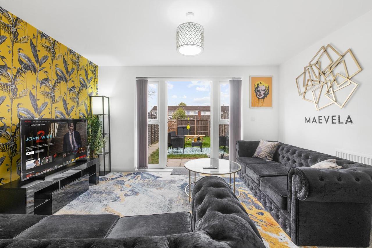 Luxury 2 Bed House City Centre ✘ Bbq & Garden ☆ Family Friendly→ Swingball & Outdoor Furniture - Free Parking → With 50 Inch Smart Tv, Free Netflix & Wifi ✘ Comfy Seating Area - By Maevela Birmingham Exteriör bild
